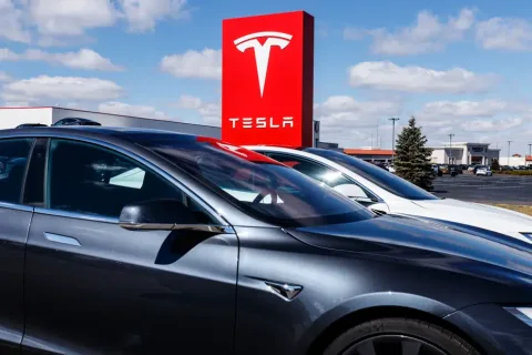 Tesla Türkiye'de Model Y için güncellenen fiyatların duyurulduğunu belirten haber görseli