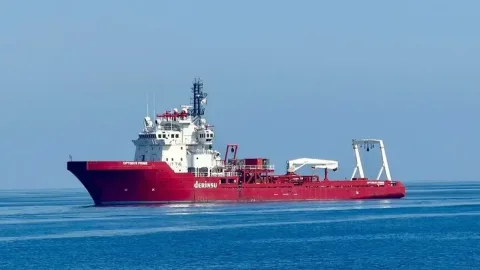 649 metre derinlikten çıkarılan naaşın alandaki operasyon ekibi ve ekipmanıyla taşındığı an
