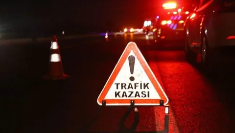 Gönyeli’de direğe çarpan araç ve olay yeri güvenlik önlemleri