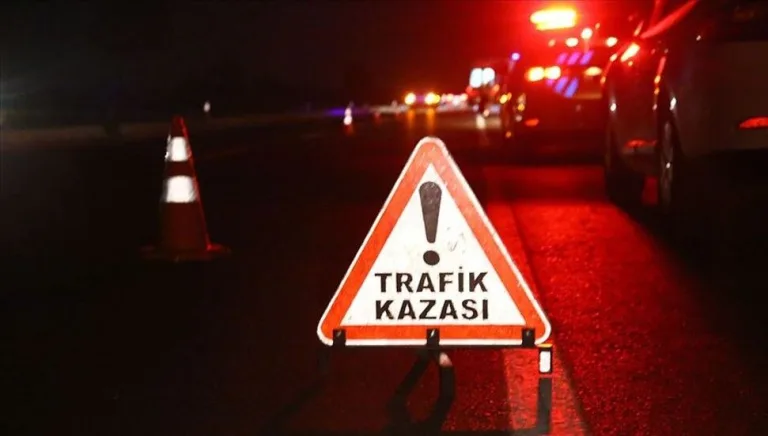 Gönyeli’de direğe çarpan araç ve olay yeri güvenlik önlemleri