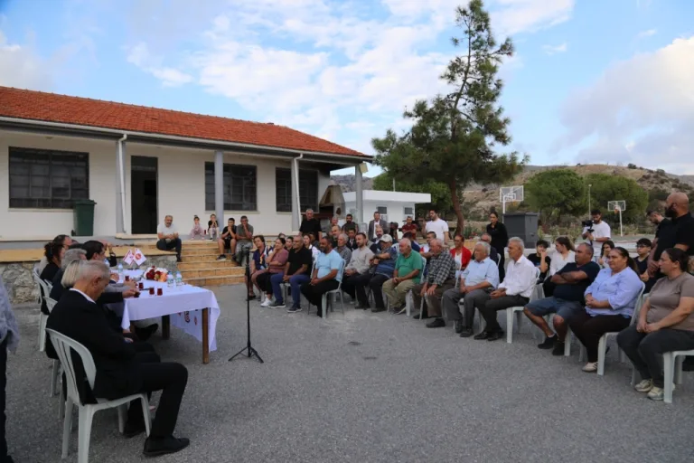 Üstel konuşuyor; istikrar ve mega projelere vurgu yapan bir etkinlikte konuşma yapıyor