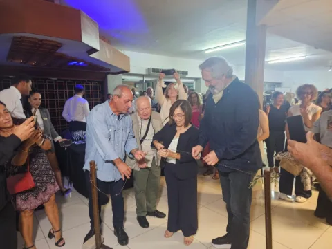 Emel Sefer’in yeni fotoğraf sergisi açılışına dair başlık ve boş resim altı metni