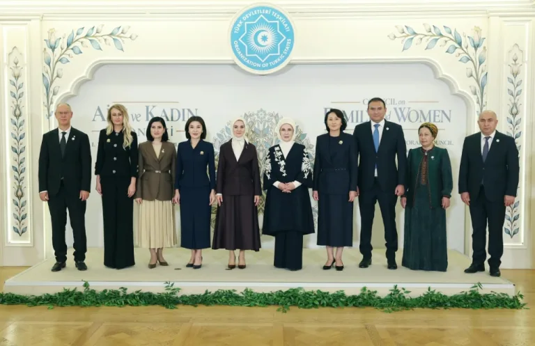 Nilden Bektaş Erhürman konuşurken, Kıbrıs Türk kadınlarının geleceği vurgulanıyor