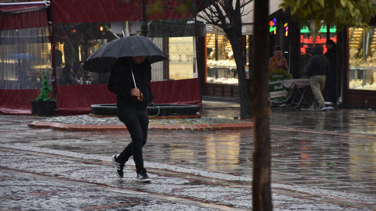 48 ilde sarı ve turuncu kodlu uyarı levhası veya hava durumu haritası gösteren görsel