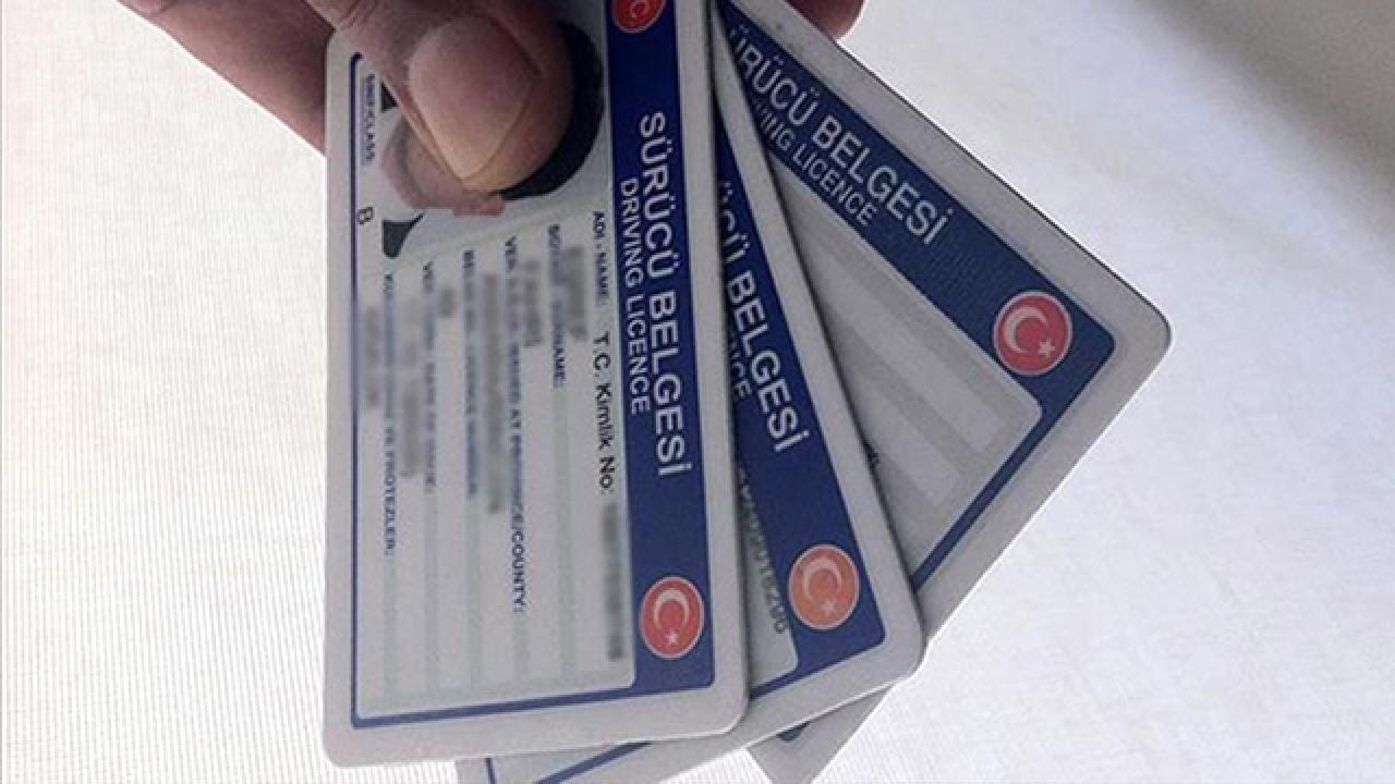 Eski tip ehliyetler için süre son kez uzatıldı