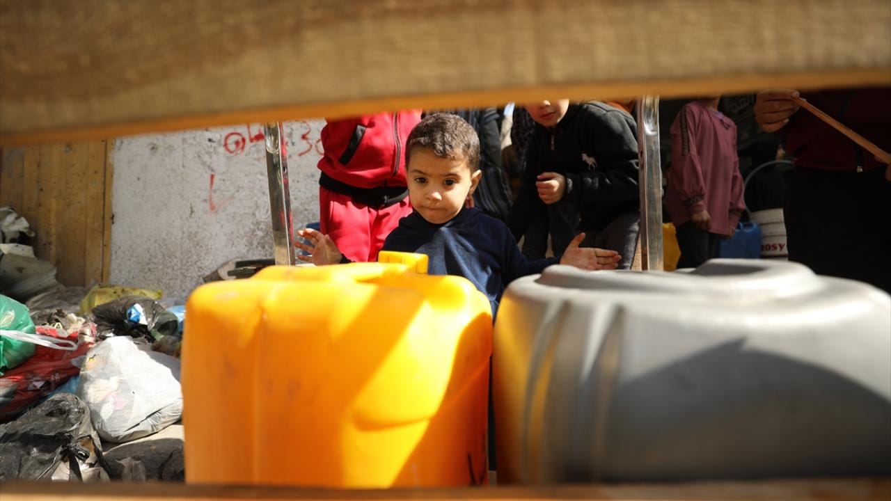 UNRWA: Gazze’deki Filistinliler susuzluktan ölme riskiyle karşı karşıya
