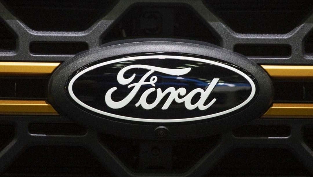 Ford, mali tahminlerini askıya aldı