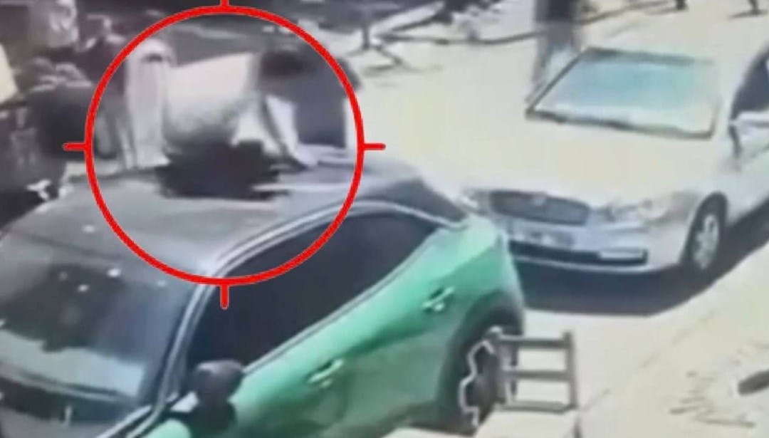 Deprem anında otomobilin üstüne atladı, o anları anlattı: “Havada uyandım” – Son Dakika Türkiye Haberleri