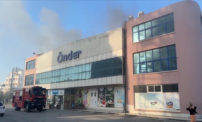 Gazimağusa’da Önder AVM’de çıkan yangın kontrol altına alındı. Soğutma çalışmaları devam ediyor – BRTK