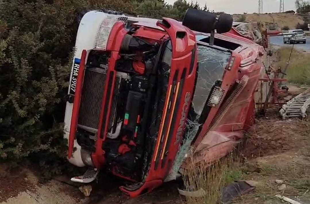 İtfaiye aracı devrildi… İki itfaiye görevlisi hafif yaralandı – BRTK