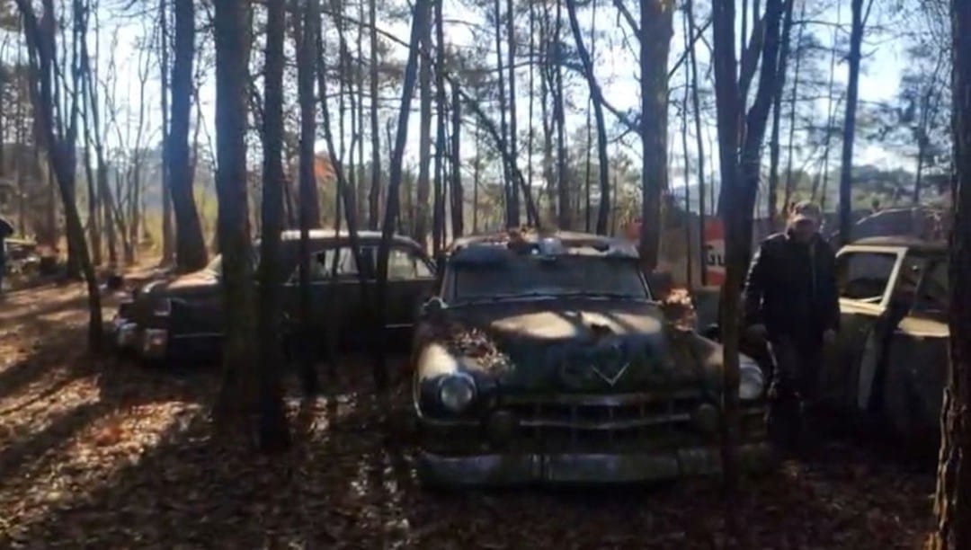 Amerika’da gördü, 4 katlı evinin zemin katını dönüştürdü: Otomobil tutkununun araç mezarlığı – Son Dakika Türkiye Haberleri