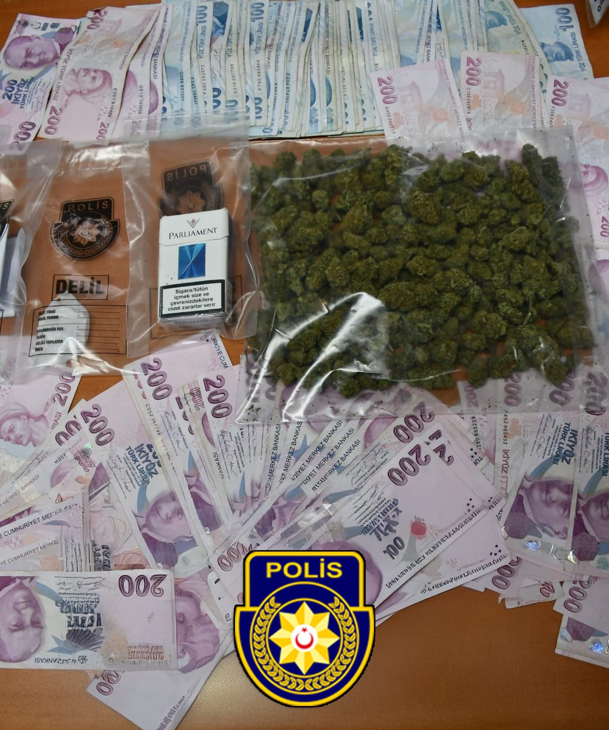 İskele’de araçlarında uyuşturucu ve 28 bin 155 TL nakit para bulunan dört kişi tutuklandı – BRTK