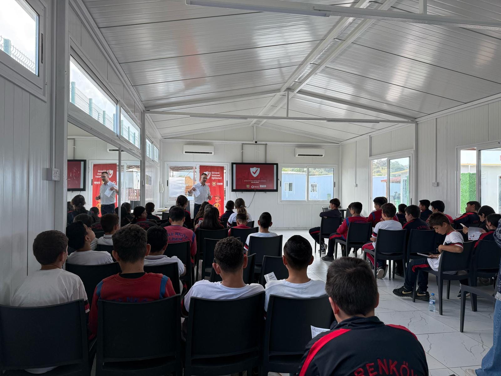 Güvenli internet kullanım eğitimi 40 okulda 4 bin öğrenciye verildi – BRTK