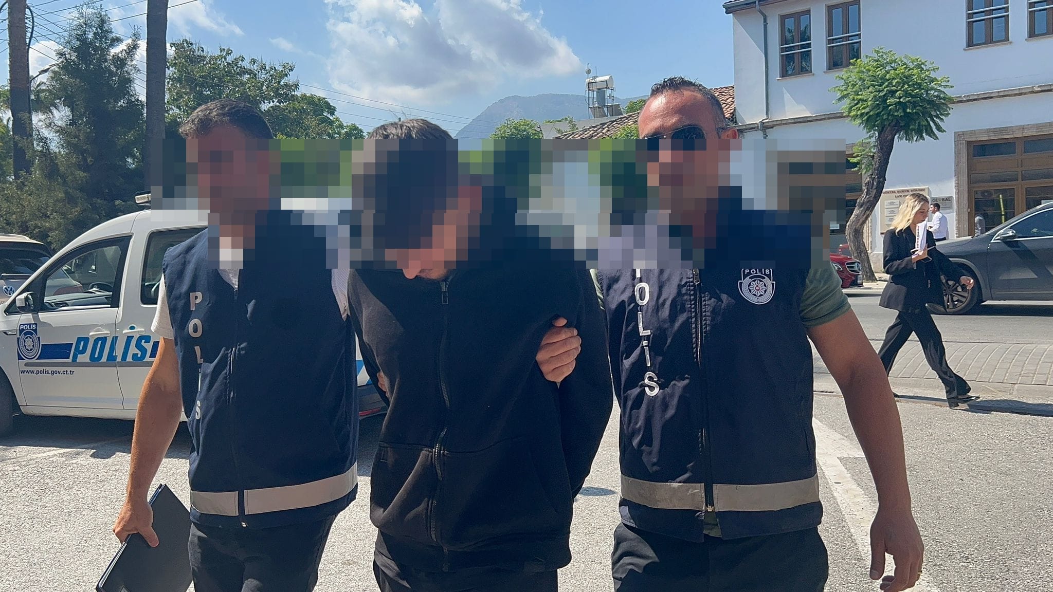 Ev kurşunlayıp Güney Kıbrıs’a kaçan E. B. KKTC’ye teslim edildi – BRTK