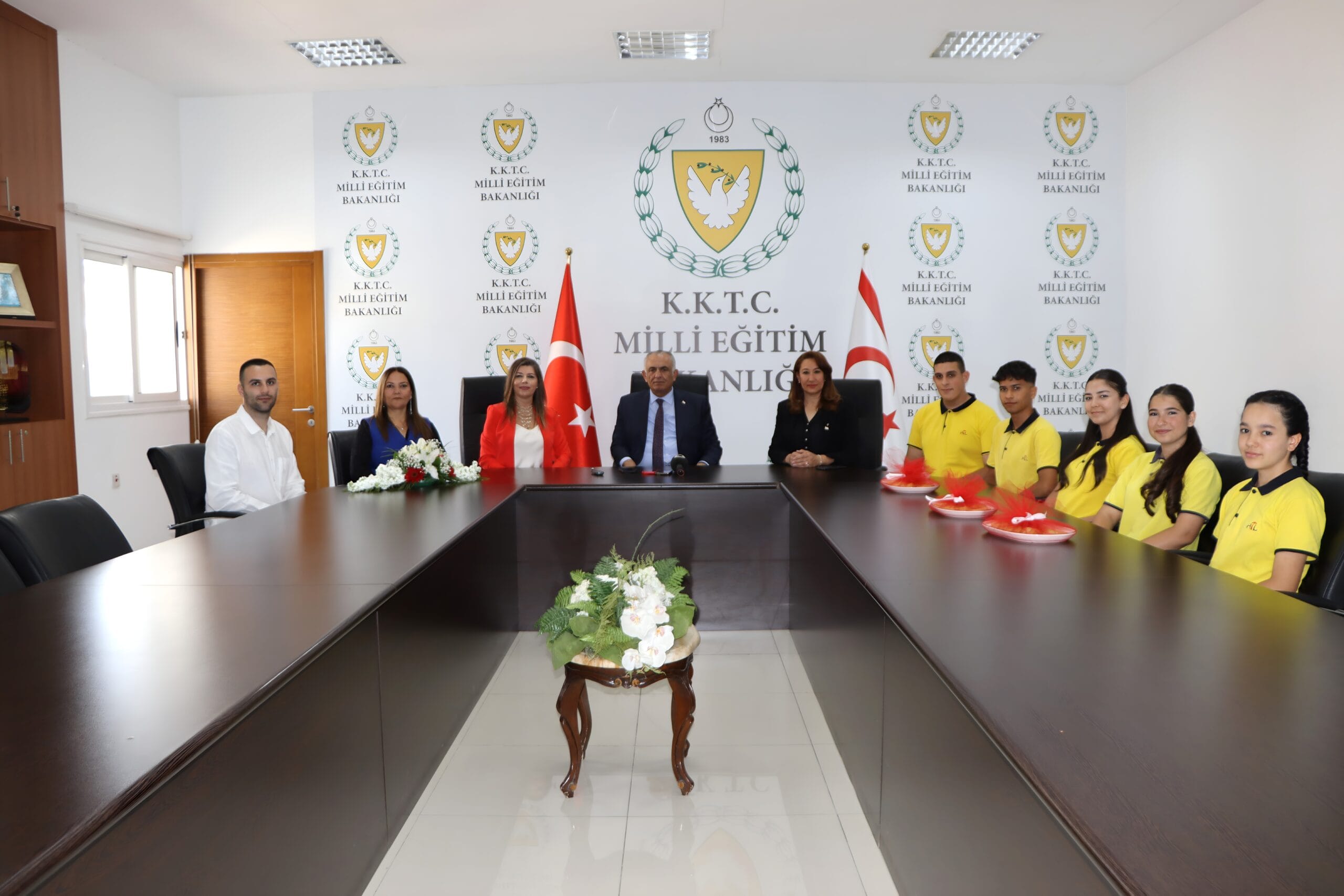 Çavuşoğlu, Haydarpaşa Ticaret Lisesi heyetini kabul etti – BRTK