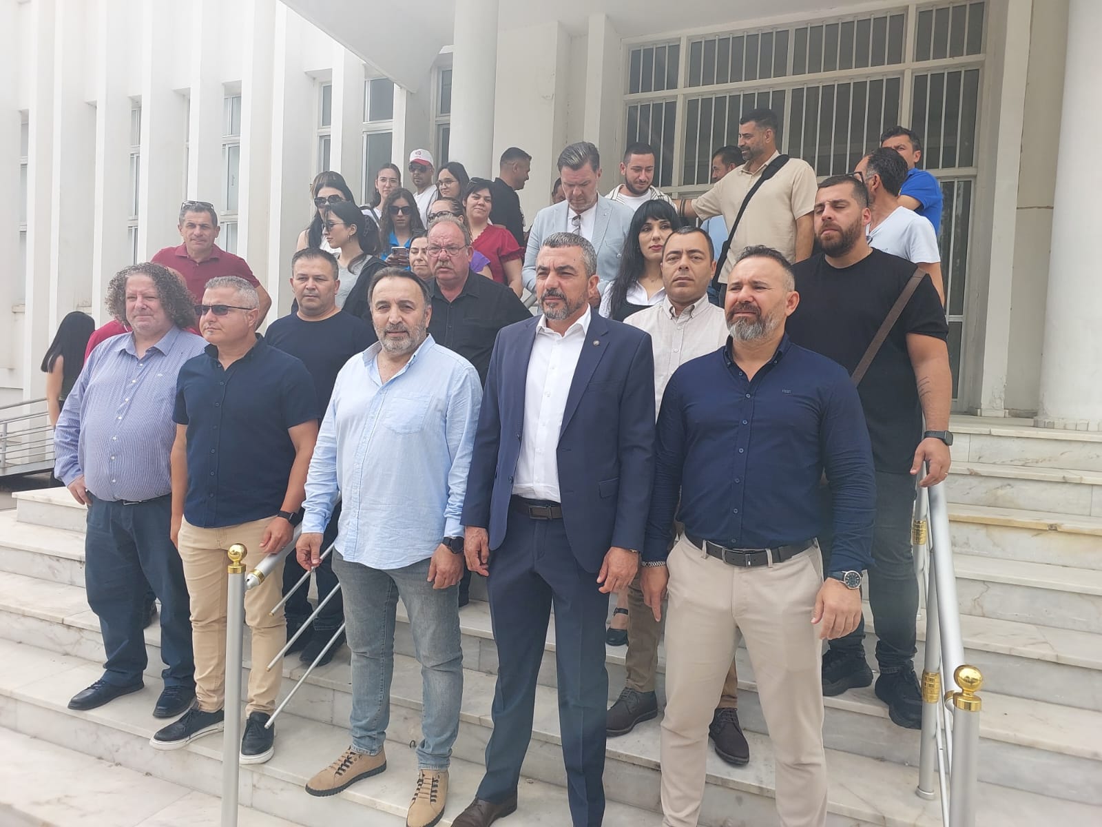 Sendikalar Posta Dairesi’nde uyarı grevi yaptı, süresiz grev uyarısında bulundu – BRTK