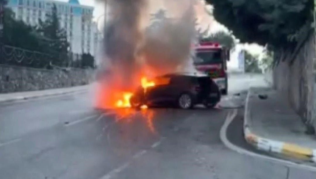 Seyir halindeki otomobil alev alev yandı – Son Dakika Türkiye Haberleri