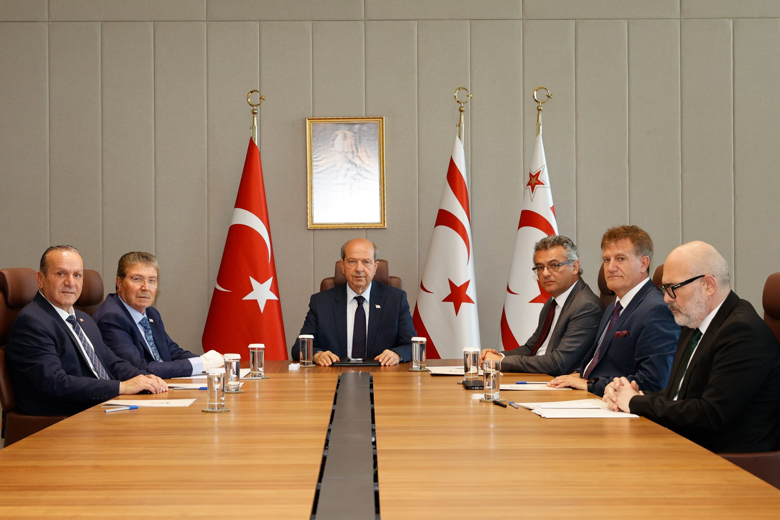 Cumhurbaşkanı Tatar’ın Meclis’te temsil edilen siyasi parti başkanlarıyla görüşmesi sona erdi – BRTK