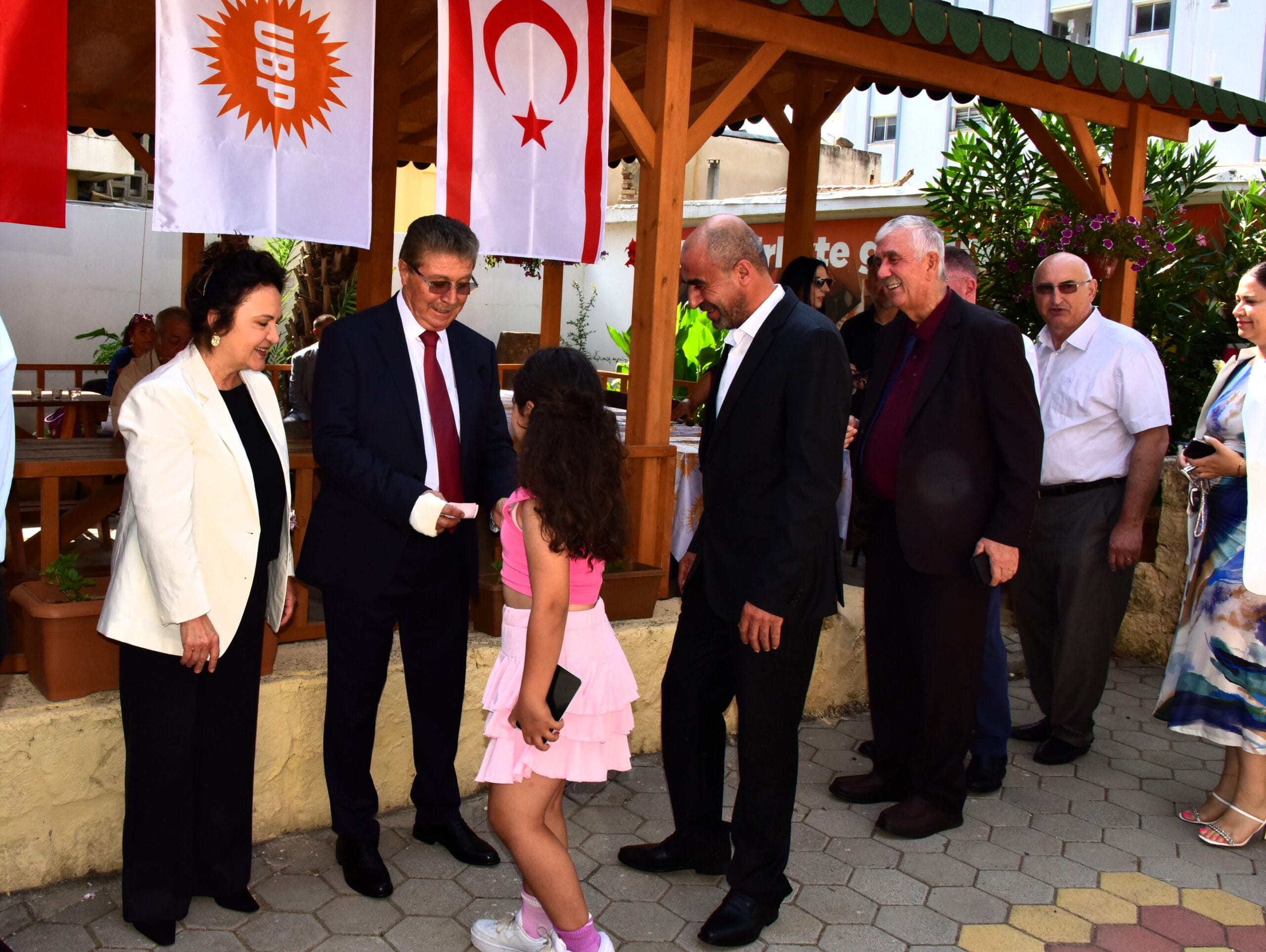 Başbakan Üstel, UBP Genel Merkezi’nde partililerle bayramlaştı – BRTK