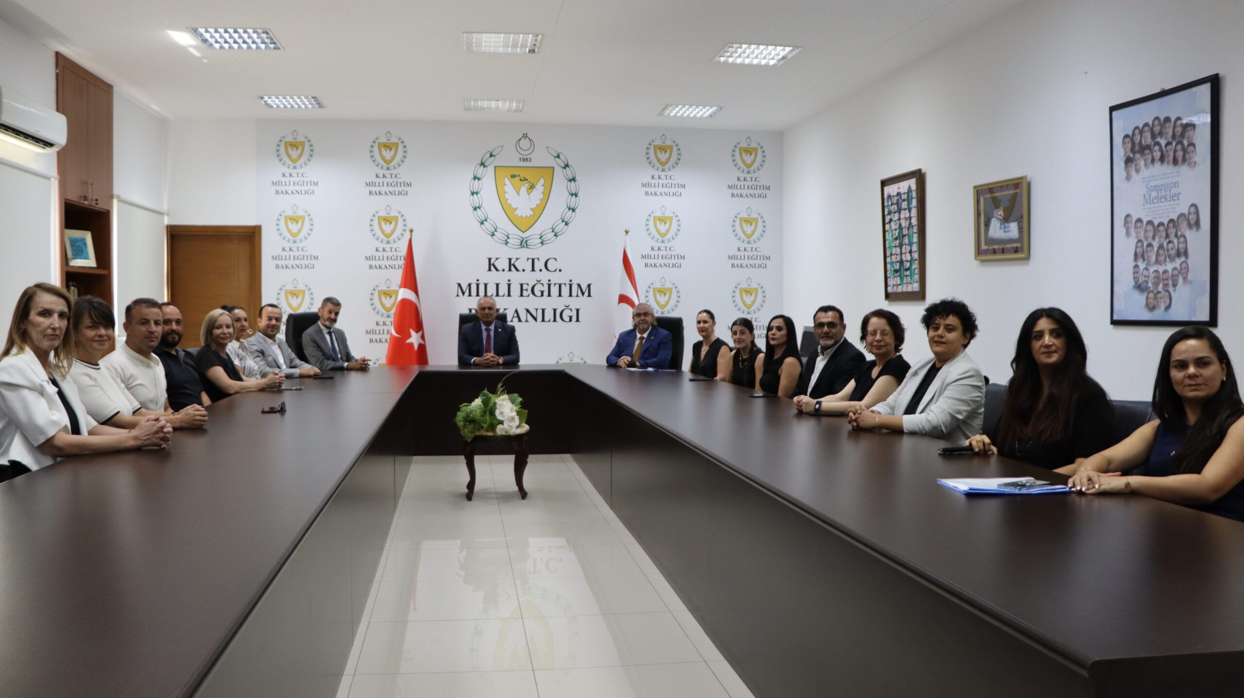 Çavuşoğlu, AÖA Başkanı Konedralı ve akademi öğretmenlerini kabul etti – BRTK