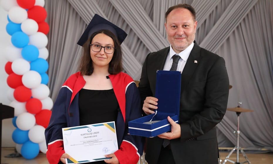 Öztürkler, Güzelyurt Kurtuluş Lisesi mezuniyet törenine katıldı – BRTK