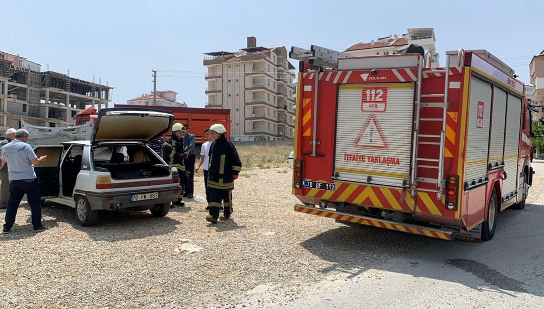 Park halindeki otomobil alev aldı – Son Dakika Türkiye Haberleri