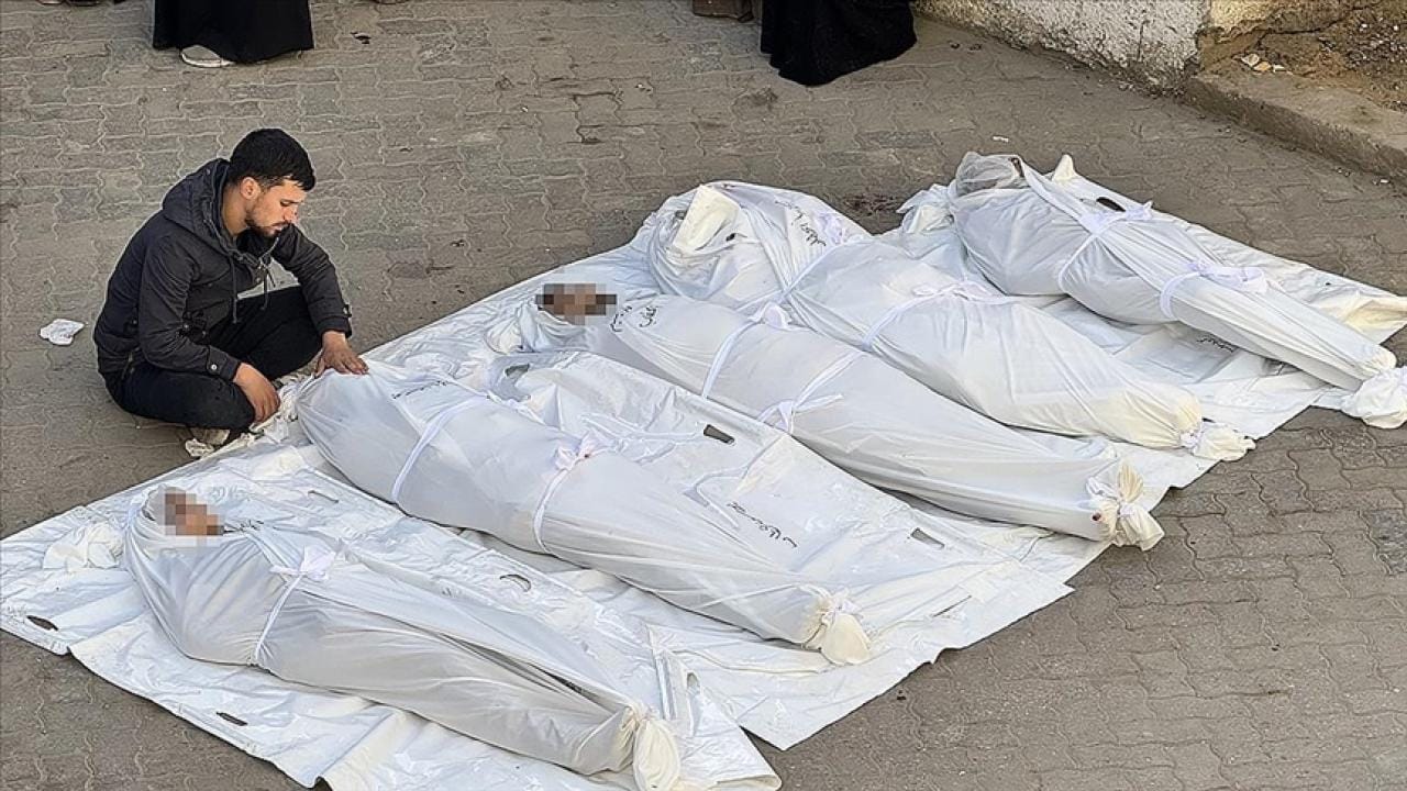 Soykırımcı İsrail’in Gazze’ye saldırılarında can kaybı 57 bini aştı