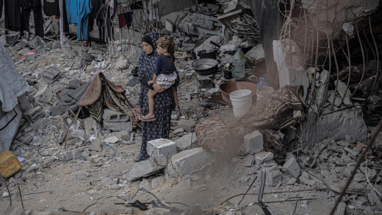 Katil İsrail’in Gazze’ye düzenlediği saldırılarda 43 Filistinli hayatını kaybetti