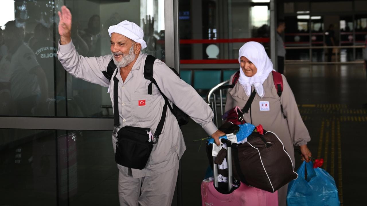 İlk hacı kafilesi yurda döndü