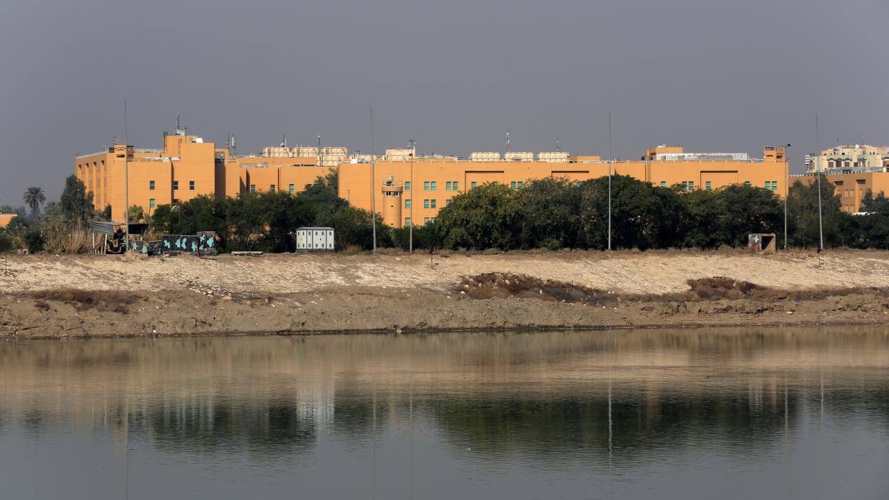 AP: ABD, Bağdat Büyükelçiliğindeki zorunlu olmayan personelini geri çekmeye hazırlanıyor