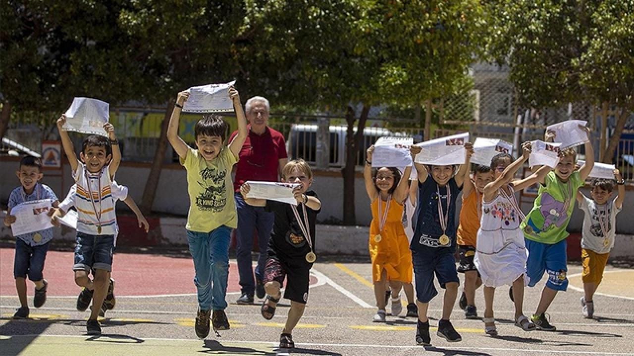 Yaklaşık 20 milyon öğrenci bugün karne alacak