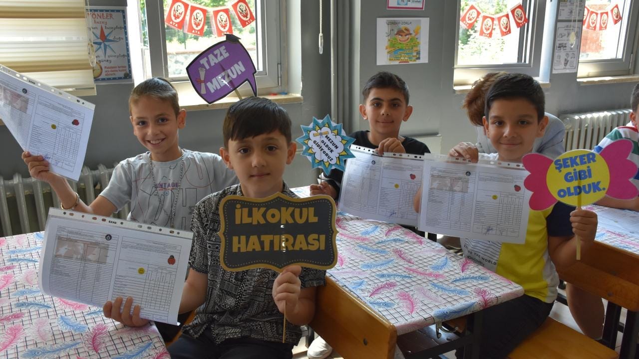 Yaklaşık 20 milyon öğrenci karne alarak yaz tatiline girdi