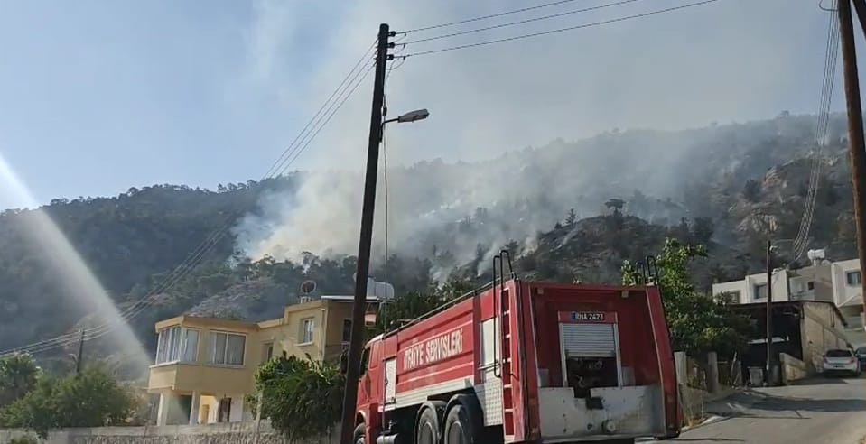 Yamaçköy’deki yangına havadan ve karadan müdahale devam ediyor – BRTK