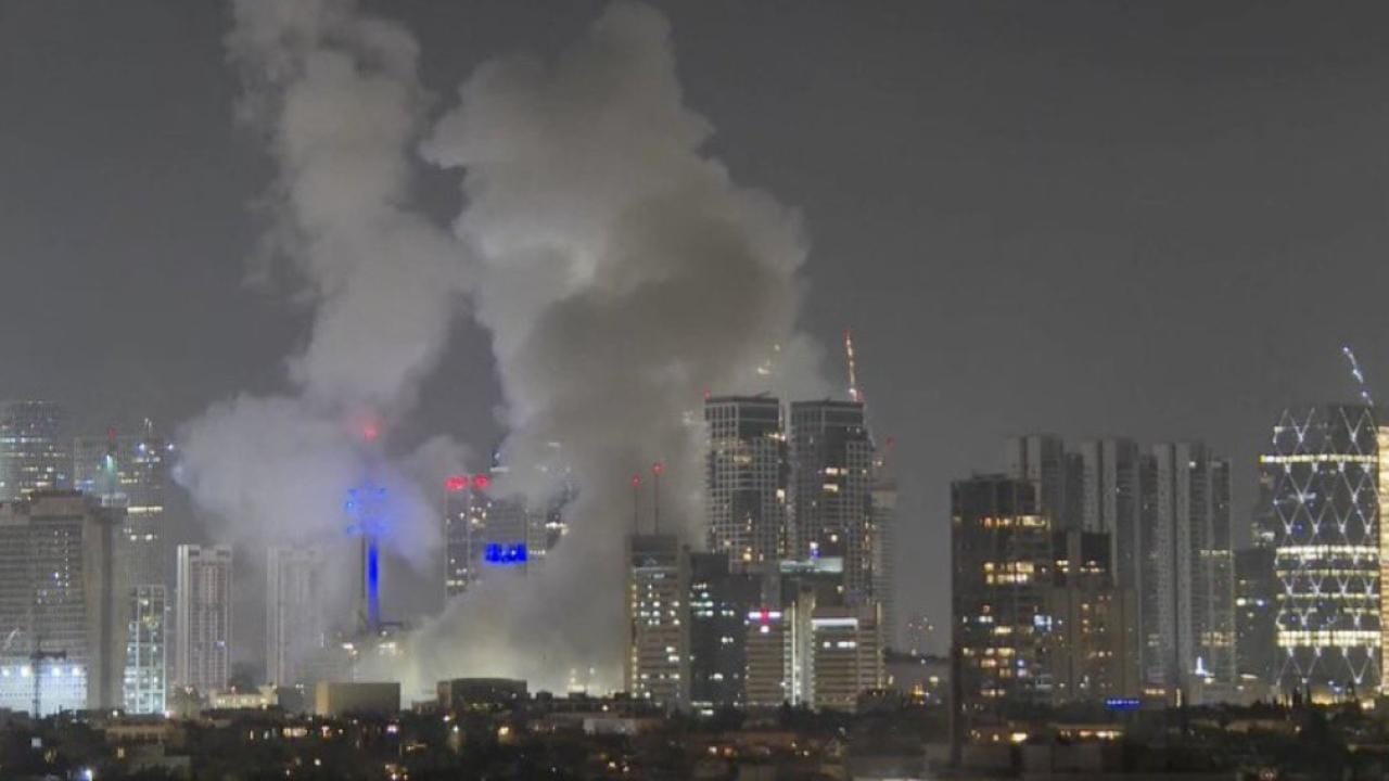 Tel Aviv'den dumanlar yükseliyor