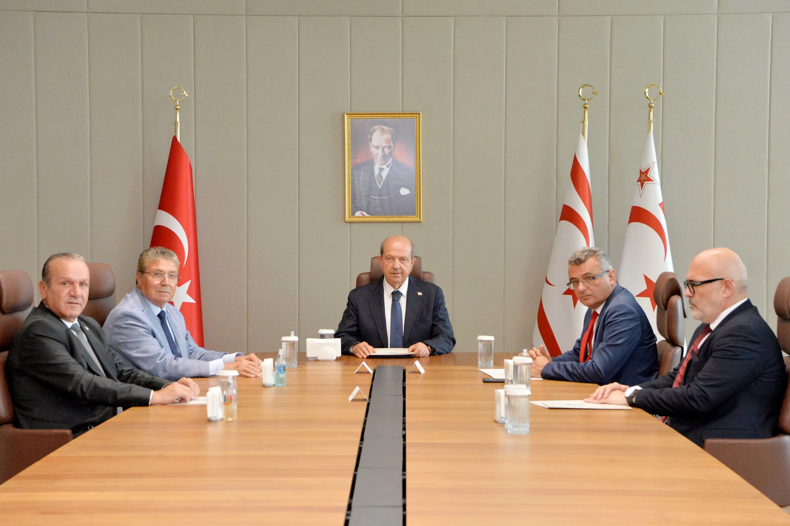 Cumhurbaşkanı Tatar, New York toplantısı öncesinde siyasi partilerle bir araya geldi – BRTK