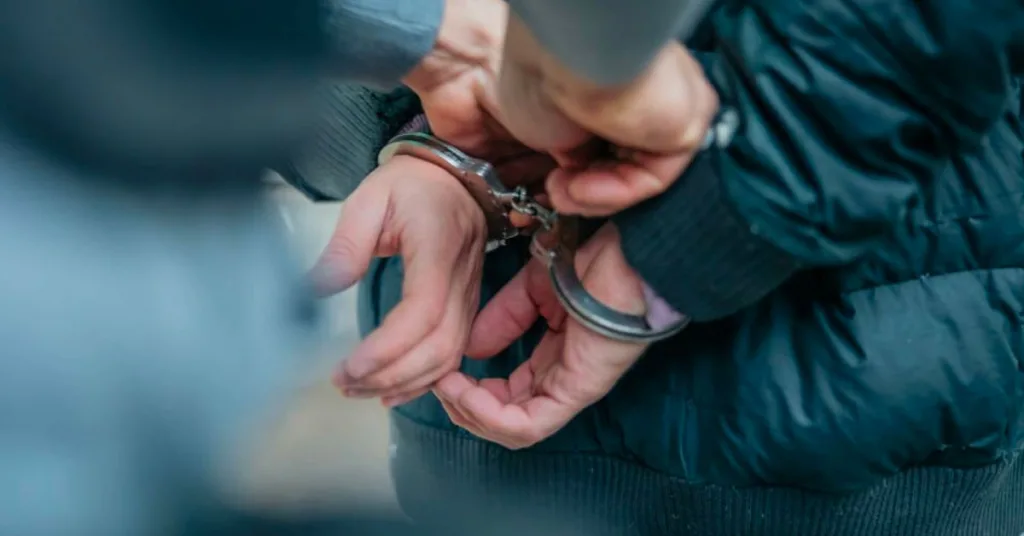 Kaza yapıp aracı kimin kullandığı konusunda polise yalan beyanda bulunan üç kişi tutuklandı – BRTK