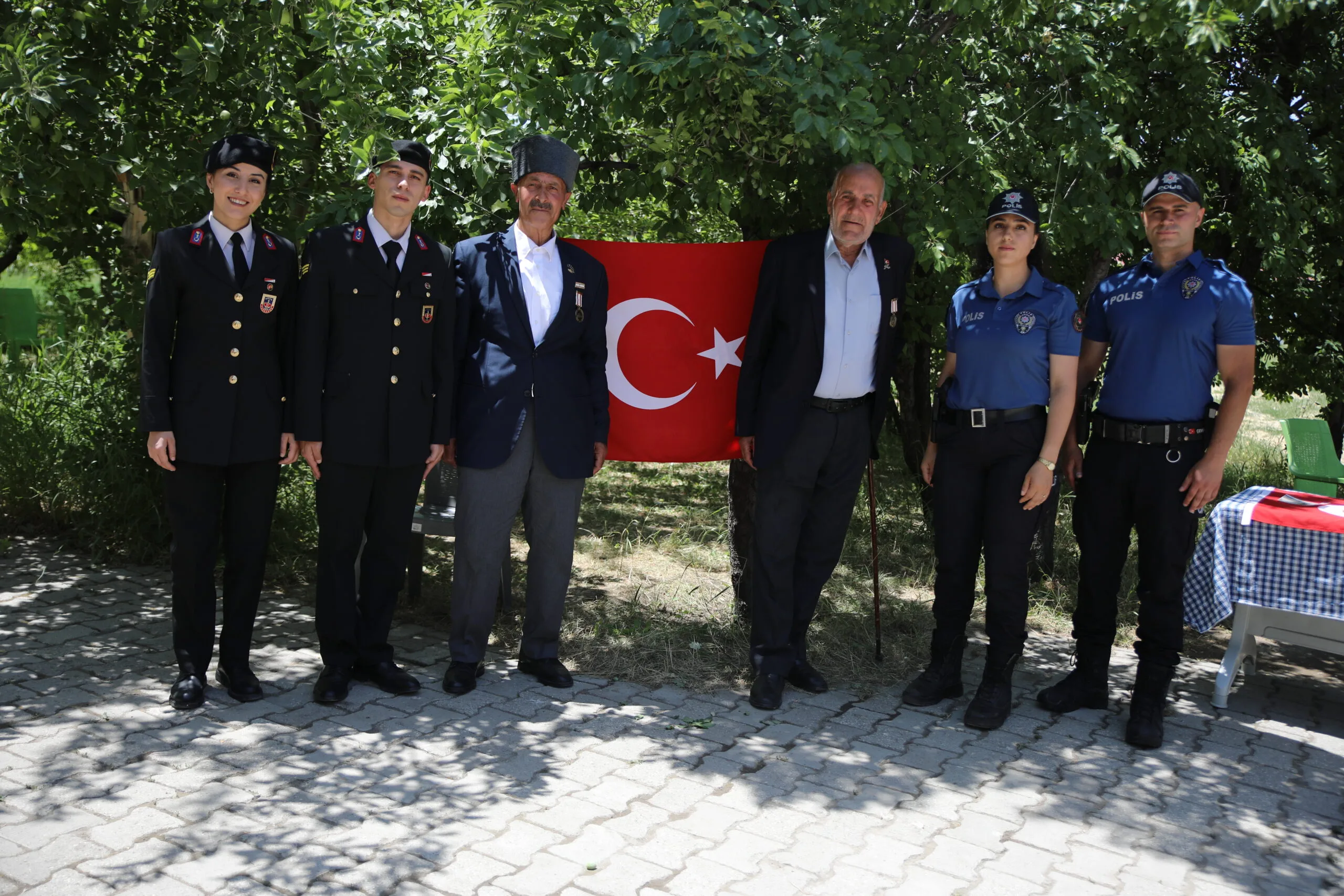 Kıbrıs Barış Harekatı’nın 51. Yılı… “Efsane tank”ın şoförü, destansı anılarını güvenlik güçleriyle paylaştı – BRTK