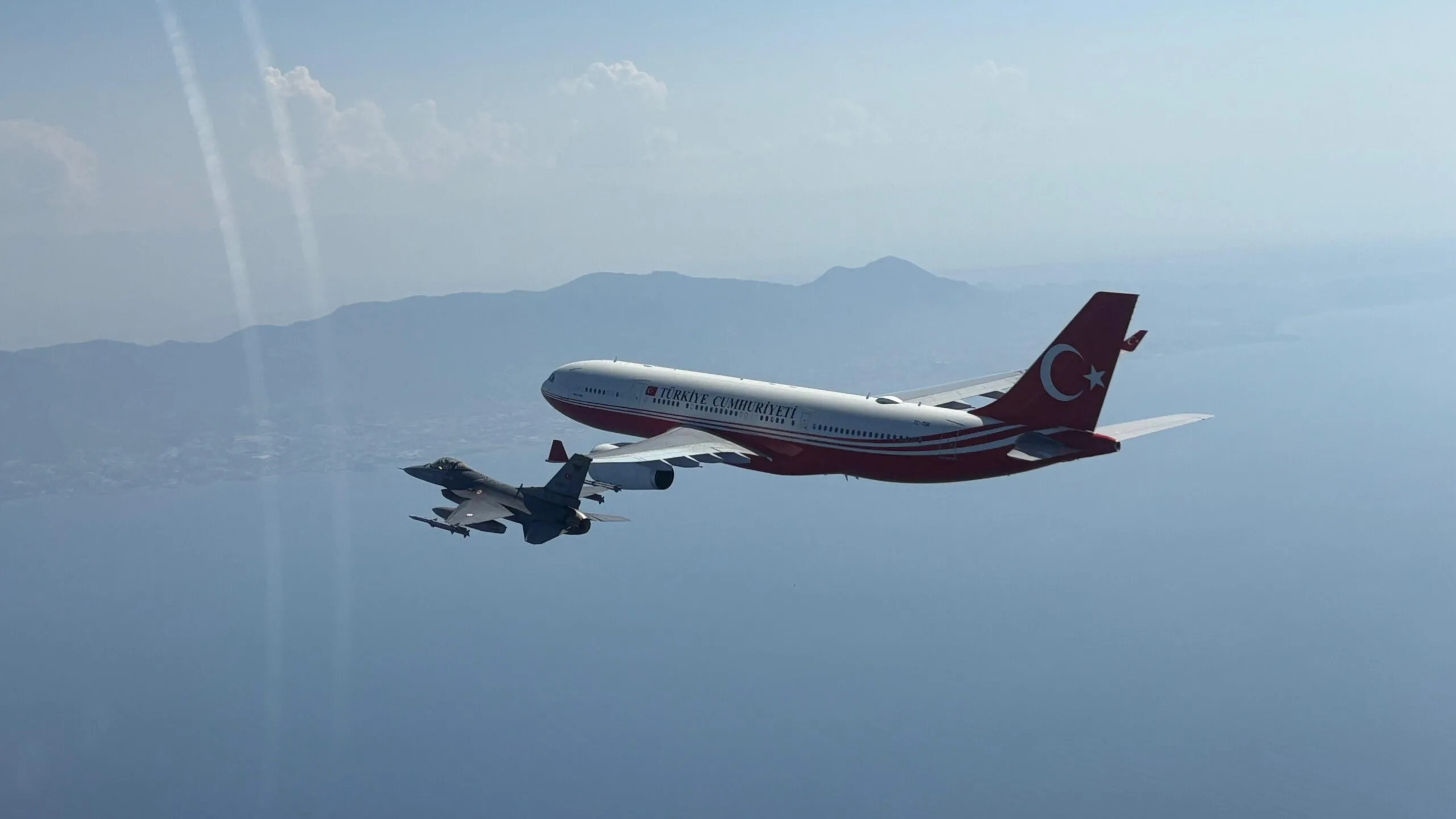 Erdoğan’ın içinde bulunduğu “TUR” uçağına KKTC’ye varışında F-16’lar eşlik etti – BRTK