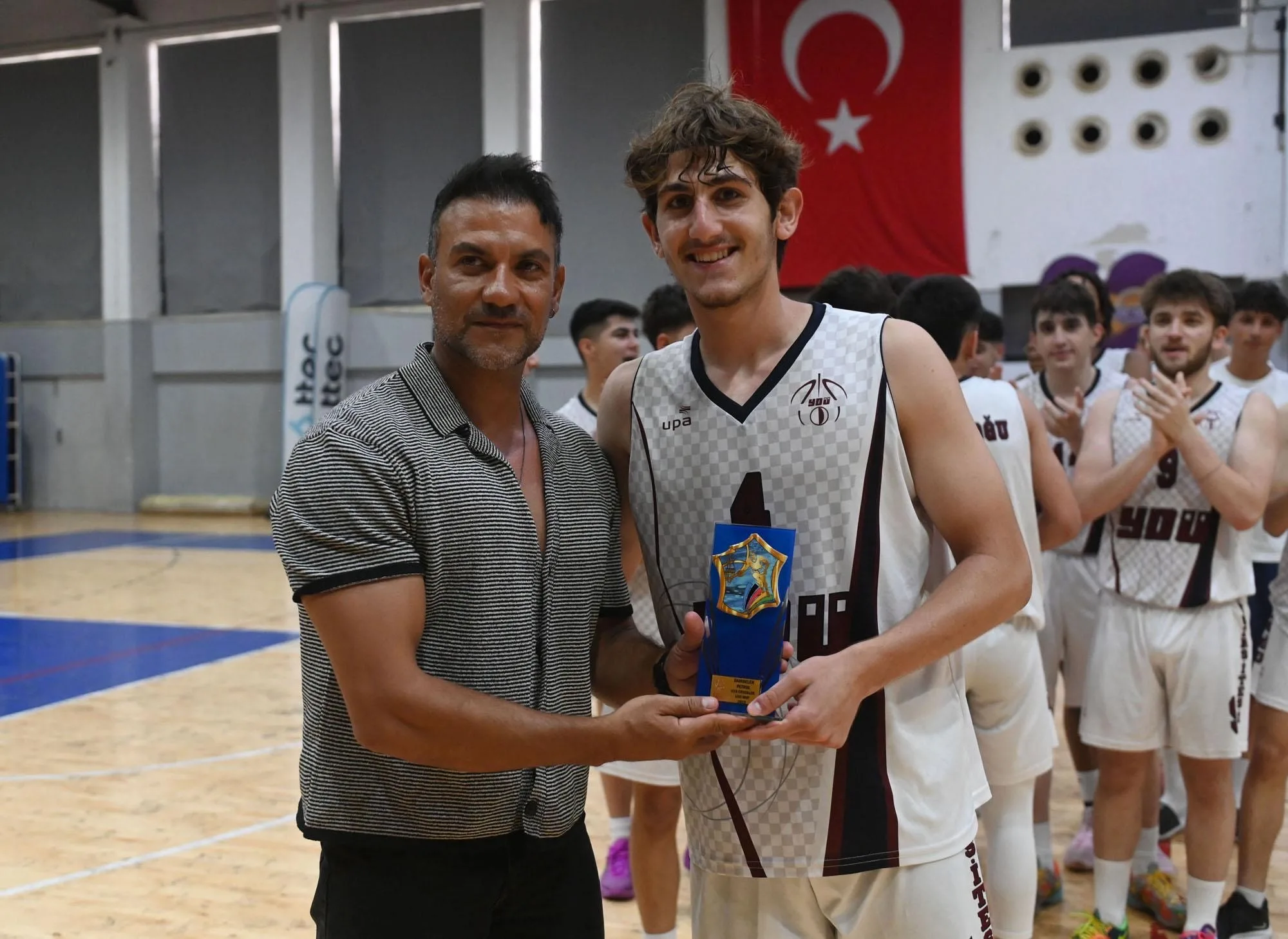 Erkekler Ligi’nde şampiyonluk kupası,Yakın Doğu Üniversitesi’nin – BRTK