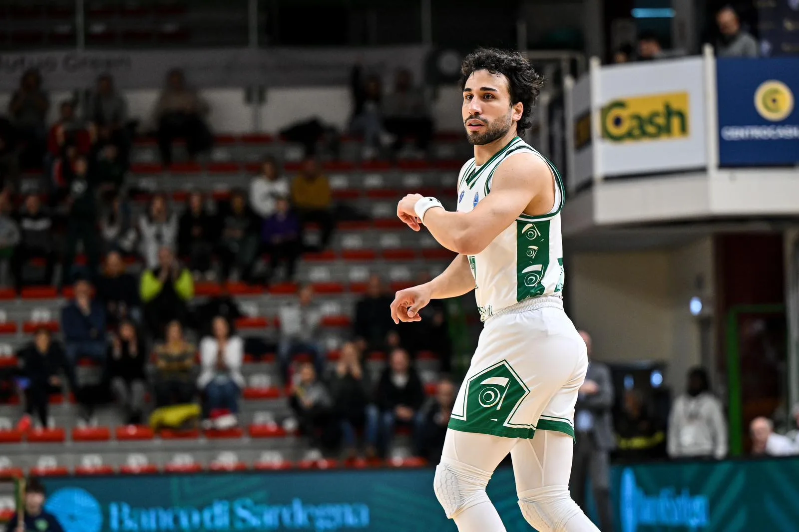 Erten Gazi yeniden Türkiye’de. Milli oyuncu, ligin yeni takımı Esenler Erokspor ile anlaştı – BRTK