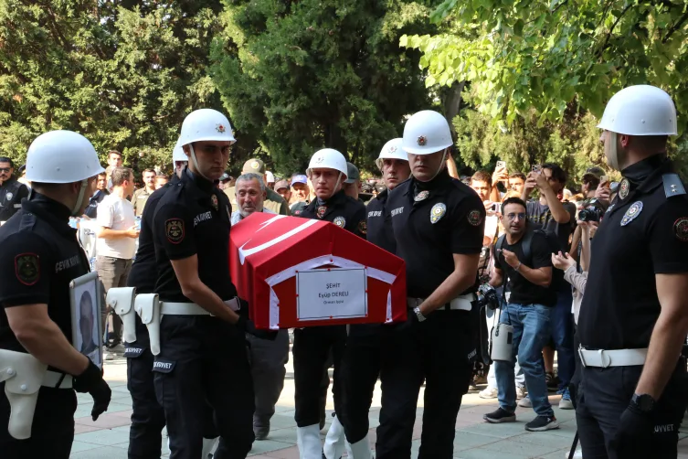 Türkiye, yangında hayatını kaybeden kahraman şehitlerini defnetti – BRTK