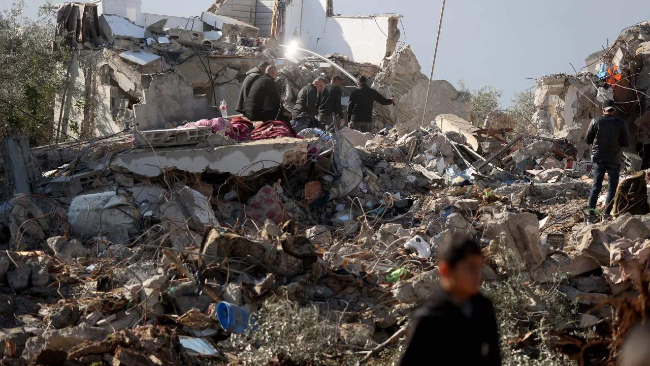 Katil İsrail’in Gazze’ye düzenlediği saldırılara yenileri eklendi