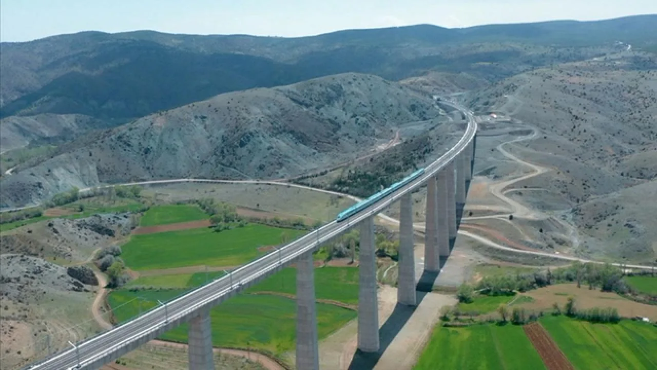 Türkiye’nin bölgesel demir yolu projesine 2,4 milyar euroluk yeşil finansman