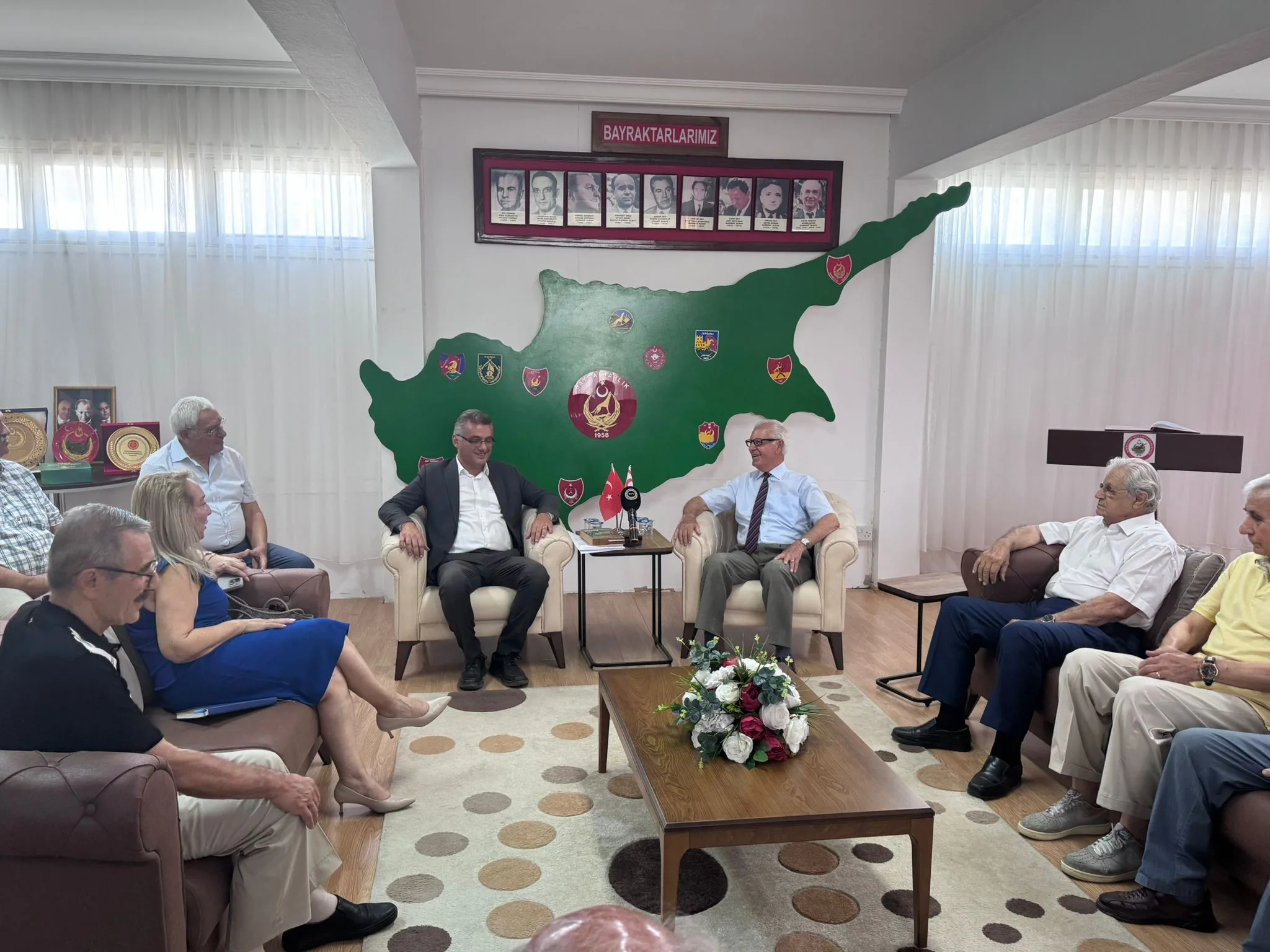 Erhürman, TMT Mücahitler Derneği’ni ziyaret etti – BRTK