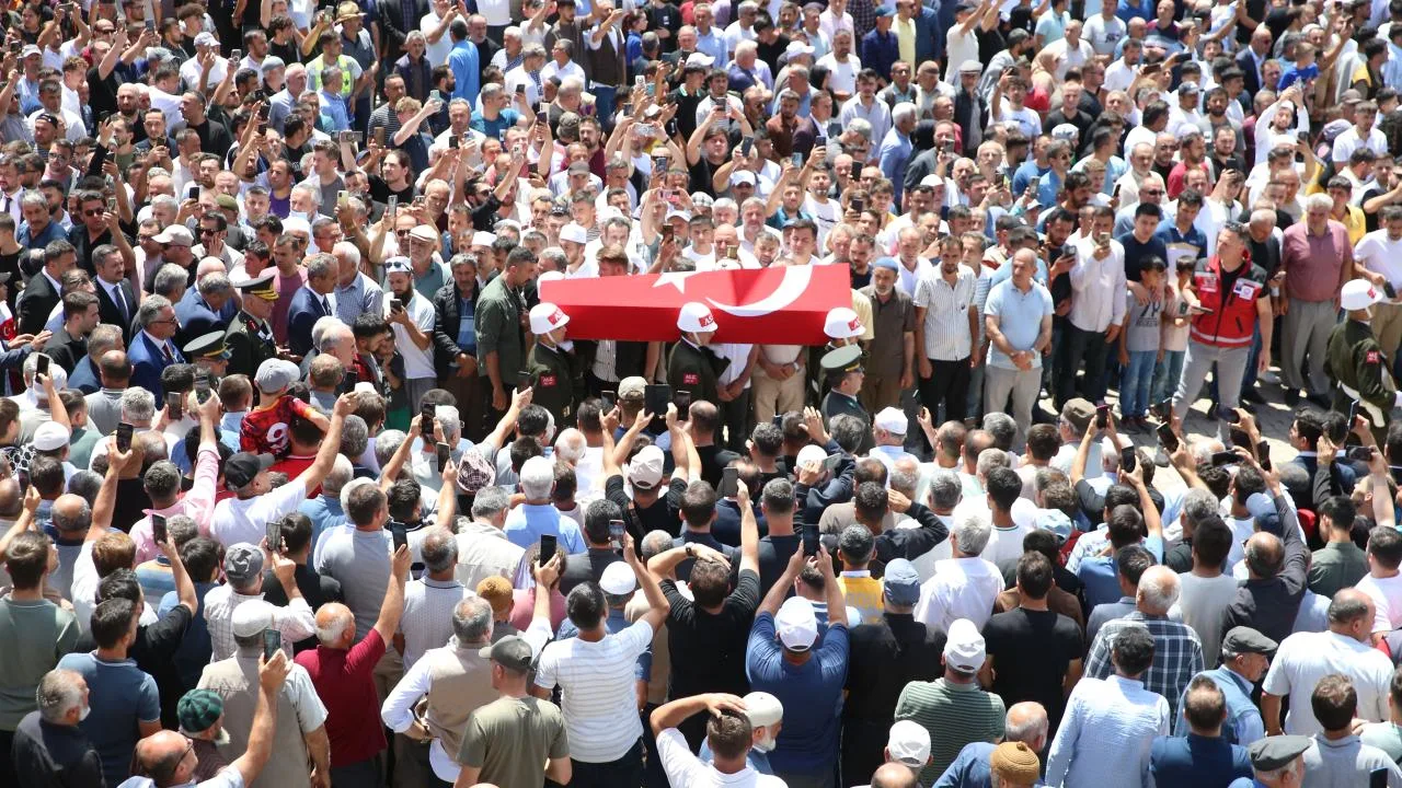 Türkiye şehitlerini uğurladı – Son Dakika Haberleri