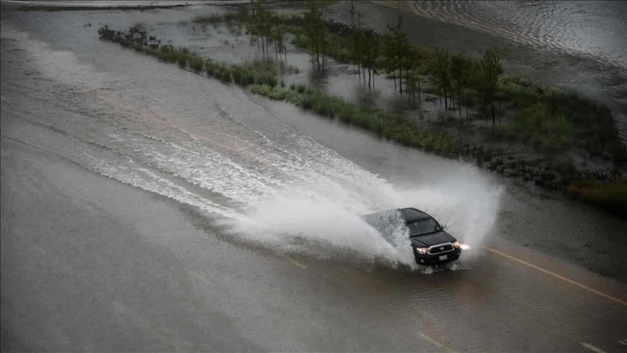 ABD’nin Texas eyaletinde sel 13 can aldı