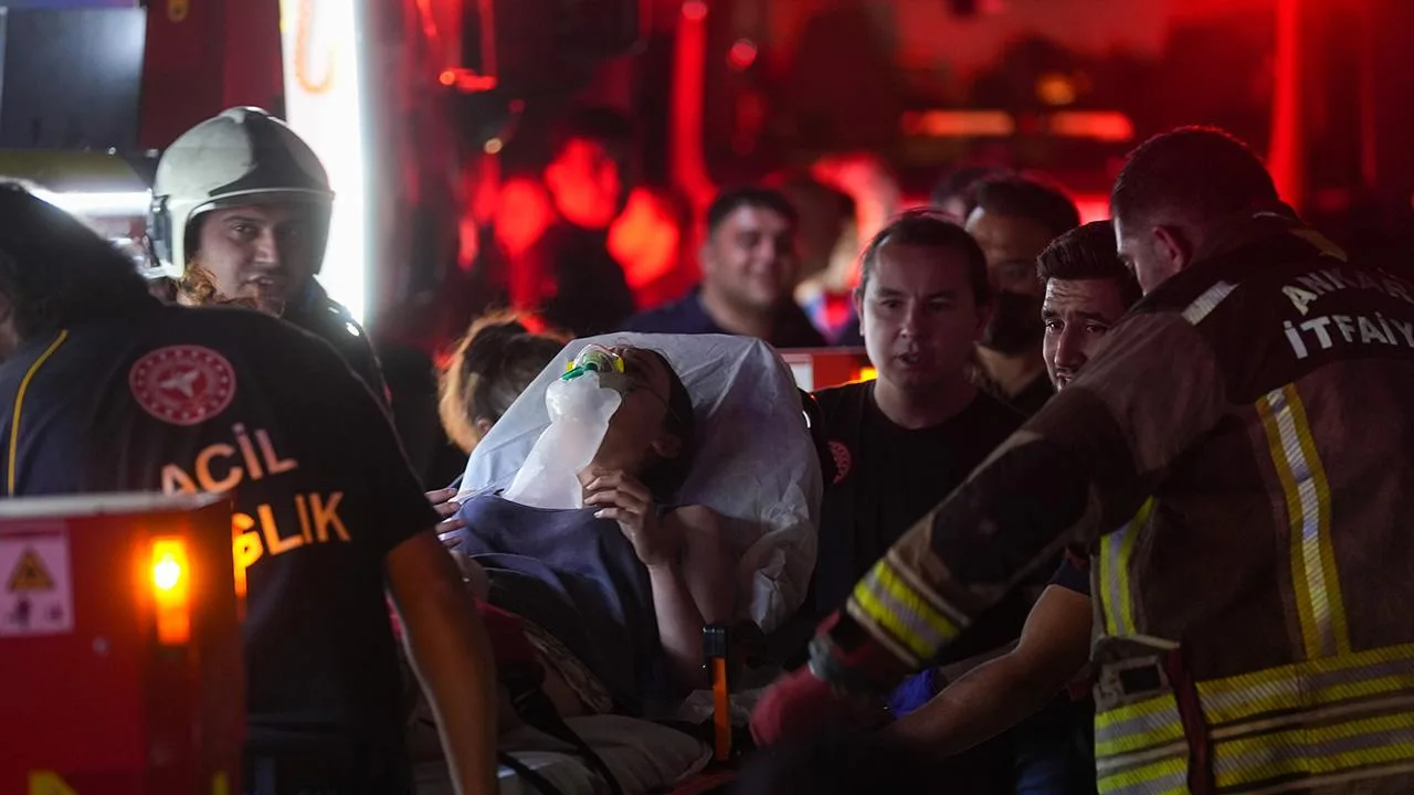 Ankara’da 26 katlı binada yangın: 1’i bebek 3 kişi hayatını kaybetti