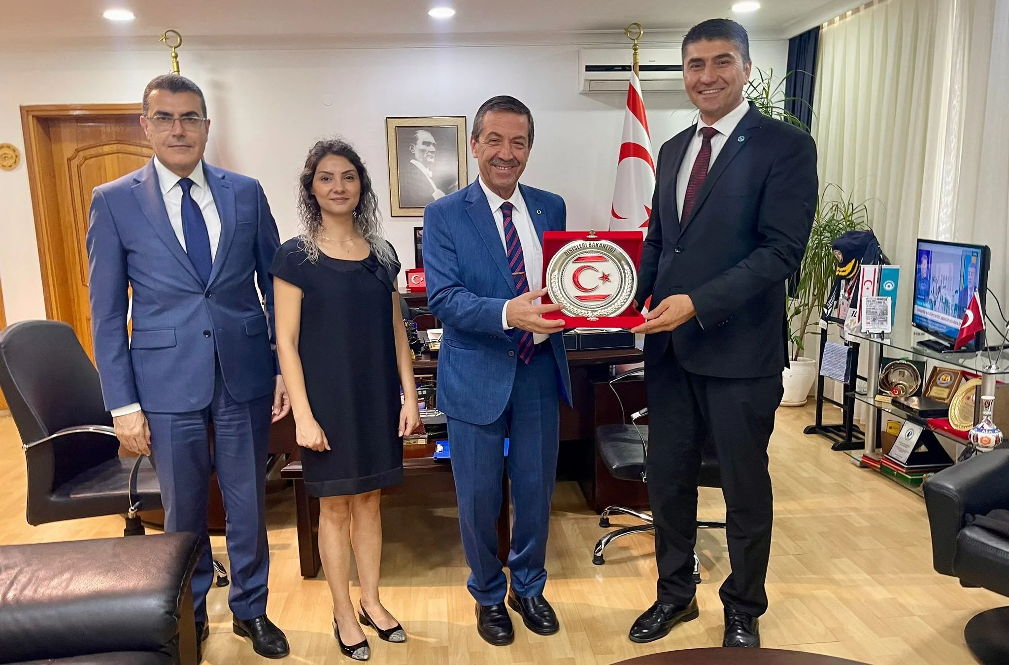 Dışişleri Bakanı Ertuğruloğlu, Dünya Türk Gençler Birliği Genel Başkanı Güzel’i kabul etti – BRTK