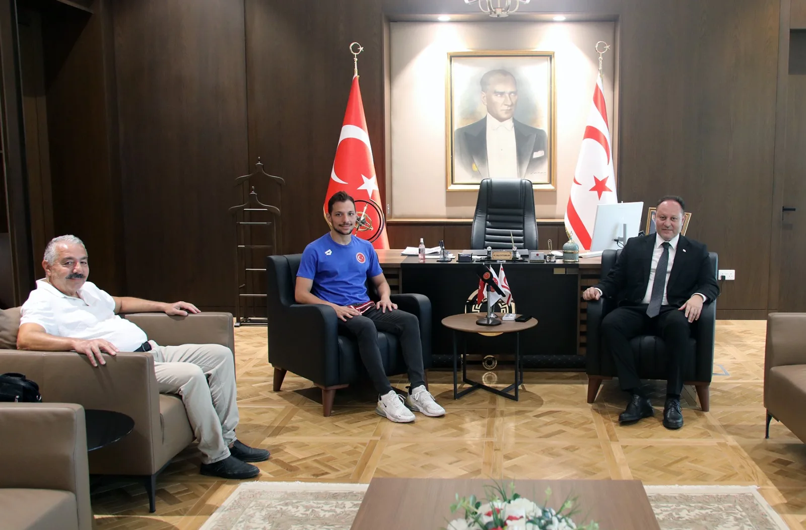 Öztürkler, milli yüzücü Doğukan Ulaç’ı tebrik etti – BRTK