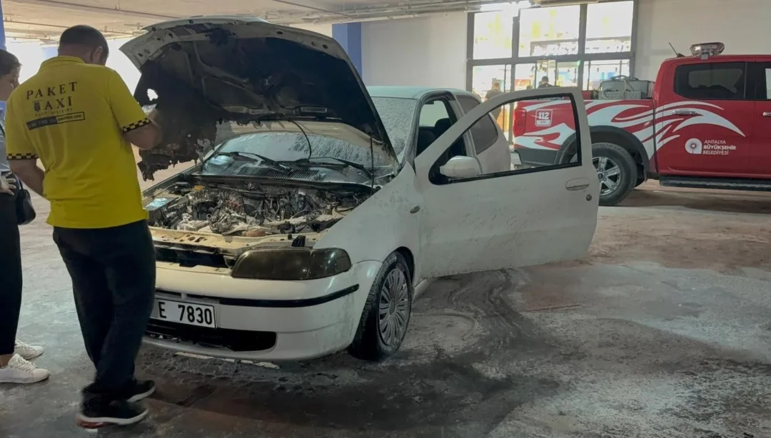AVM otoparkında otomobil yangını